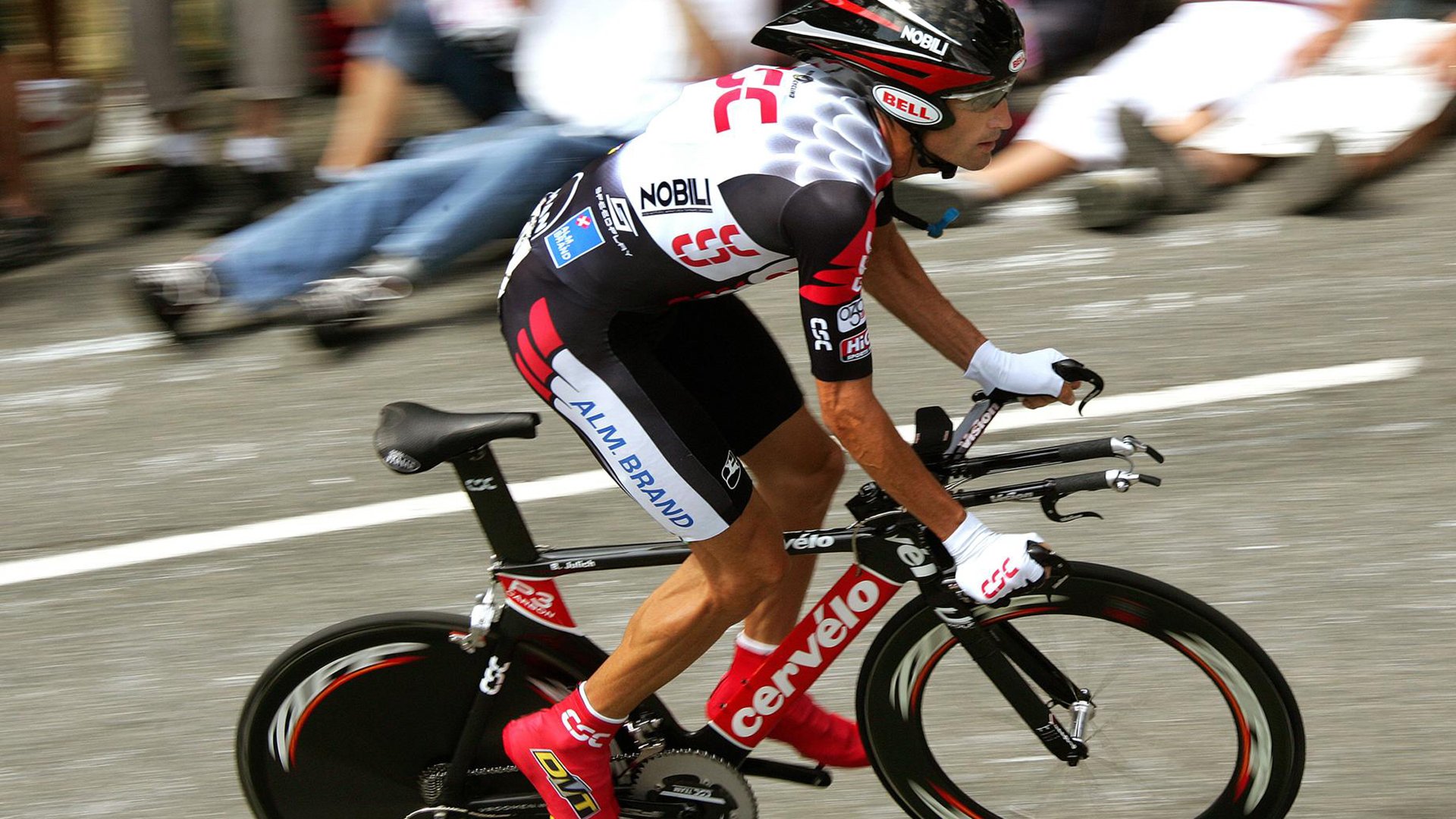 中国女篮用微笑赢得全场掌声,中国女篮虽败犹荣